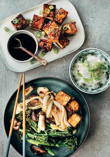 Gestoomde-groenten-en-tofu-in-sticky-saus-met-rijst