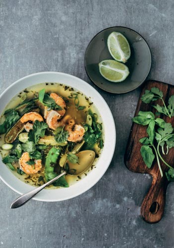 Groene-kokos-bouillon-met-garnalen